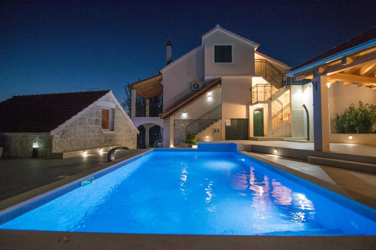 Villa Milena With Heated Pool And Jacuzzi Kostanje Kültér fotó