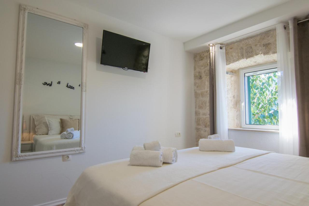 Villa Milena With Heated Pool And Jacuzzi Kostanje Kültér fotó