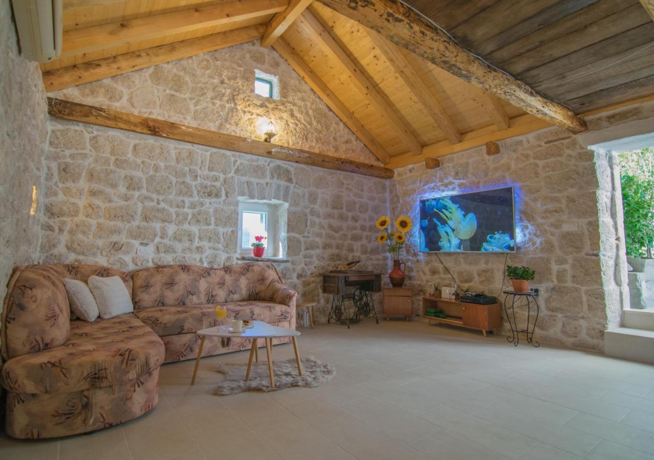 Villa Milena With Heated Pool And Jacuzzi Kostanje Kültér fotó