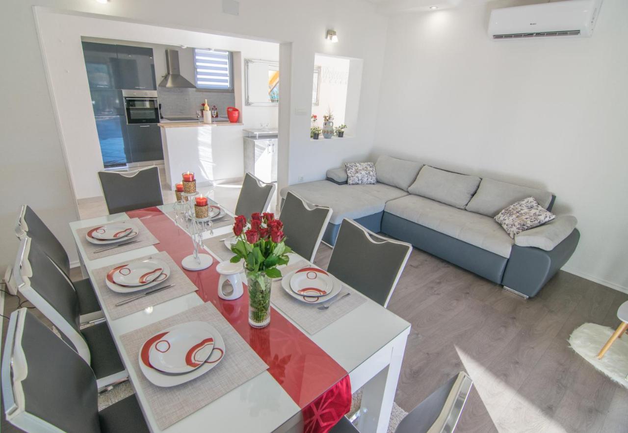 Villa Milena With Heated Pool And Jacuzzi Kostanje Kültér fotó
