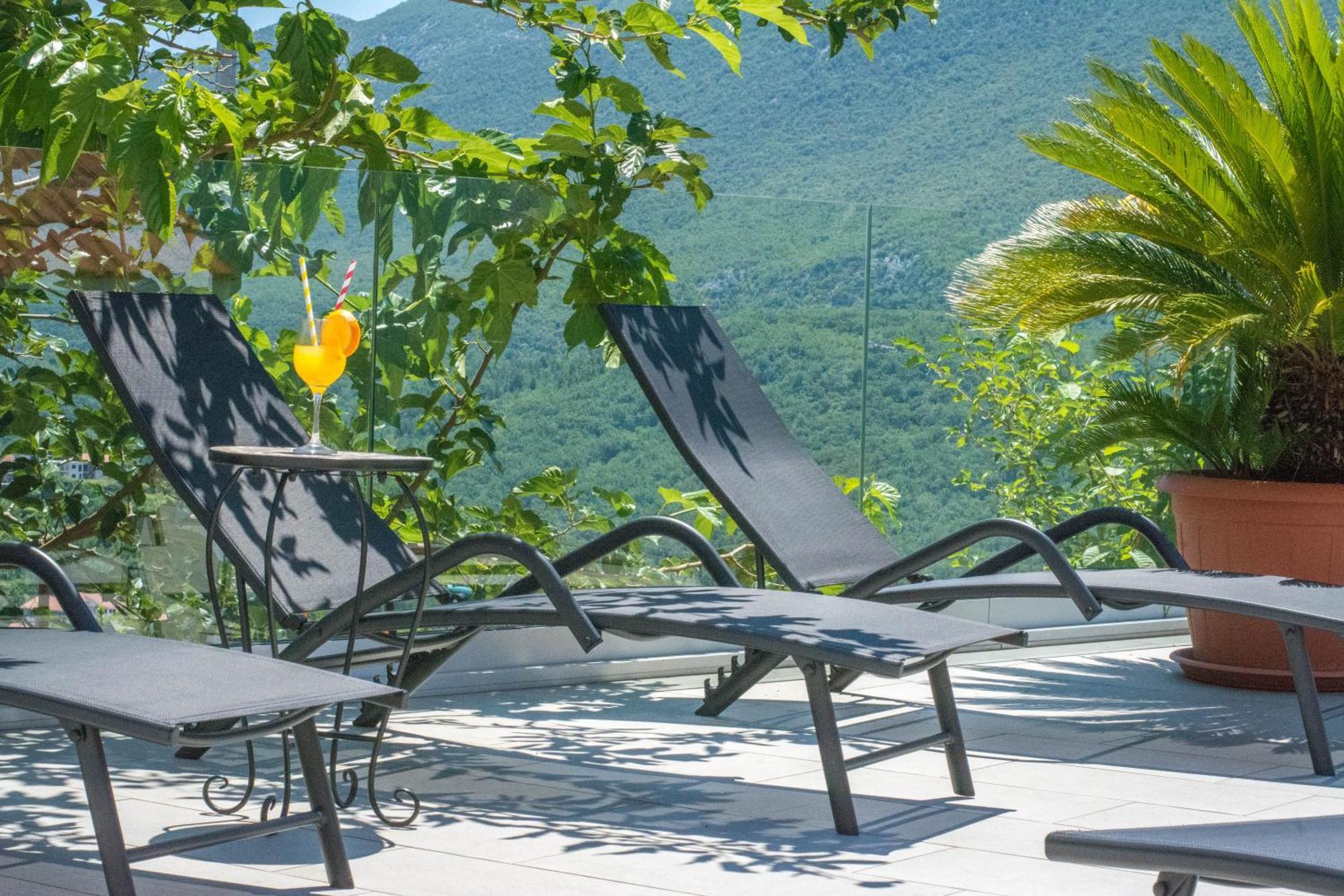 Villa Milena With Heated Pool And Jacuzzi Kostanje Kültér fotó